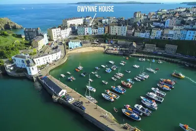 Image de Gwynne House - 6 Bedroom Luxurious Holiday Home - Tenby Harbour
