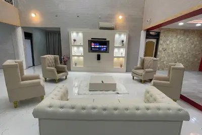 Image de At the centre of everything you need, the best restaurants & nature. Airport 12m