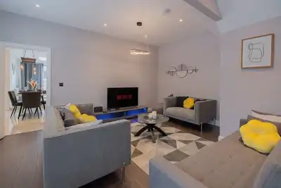 Image de 3br Stylish Apartment by Spurs Stadium | Parking