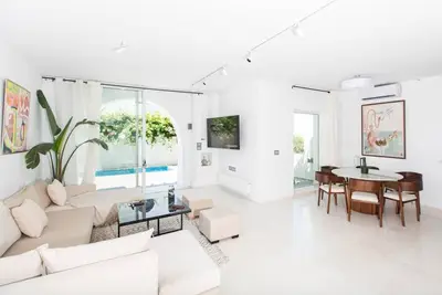 Image de Duplex avec piscine Détente et élégance