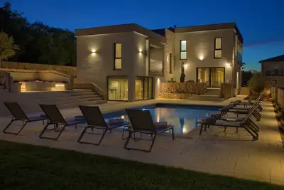 Image de Villa Astrum with heated indoor and outdoor pool, jacuzzi and sauna