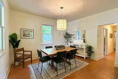 Image de Cozy Bungalow just off Castle St