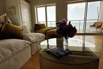 Image de Panoramic Lake Erie Sunset Views~Spacious 3br/3ba Lakefront Retreat!