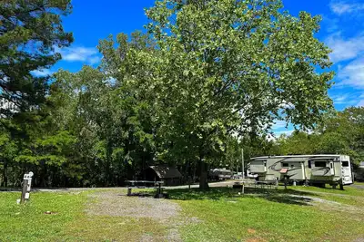 Image de Rv Site #44 Pull Through- camping 55ftx37ft