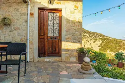 Cozy cottage in a beautiful village. Super close to beaches ideal for families. \n