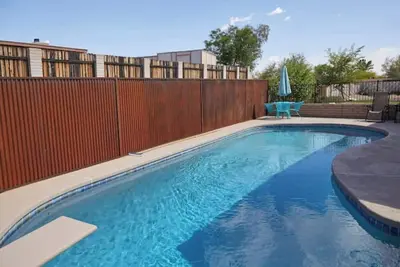 Image de Southwestern eastside adobe with private pool!