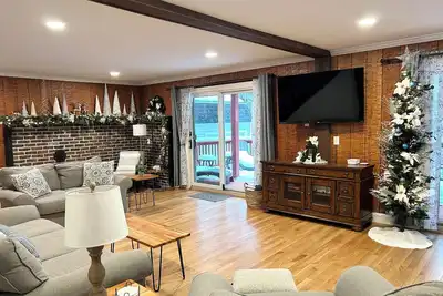 Image de Relaxing Gunstock Chalet! Near Lake Winnipesaukee and Gunstock Mountain!