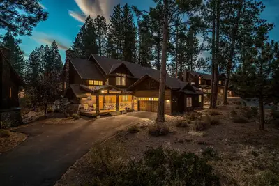 Image de The Cottages ~ Ski Shuttle, Ski Valet ~ 3-Bedroom