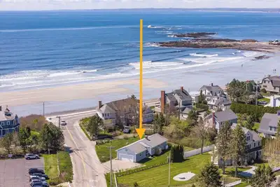 Image de Steps to Gooch's Beach- Best location!