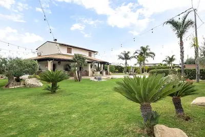Image de Maison confortable de 2 chambres à.