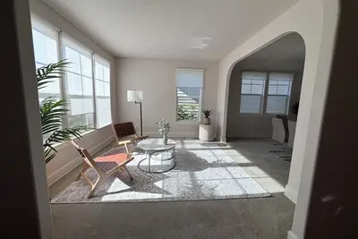 Image de Gorgeous 5 Bedroom Home w/King beds