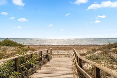 Image de Maison de vacances 'Vistabella' avec piscine partagée, terrasse privée et climatisation