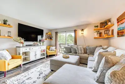 Image de Mtn-View Gem w/ Hot Tub Access: Branson Condo