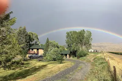 Image de New Listing -\n360 Breathtaking Views & only  Minutes from Downtown Cody.