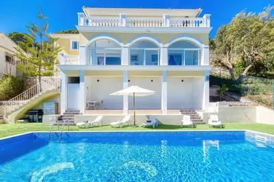 Image de Villa 'Costacabana - Sunrise' avec vue sur la mer, piscine privée et Wi-Fi