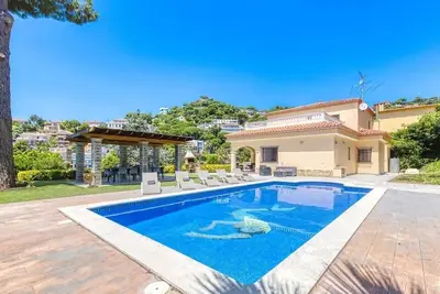 Image de Villa \"Costacabana - Paris\" avec piscine privée, 2 terrasses privées et Wi-Fi