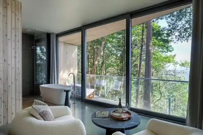 Tsuga Beach Inn - Waterfront Retreat - New - Mahonia Room