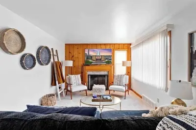 Image de Walk to Hall of Fame, cozy immaculate, and charming home!