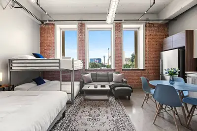 Image de Stunning Downtown Apartment | Pool, Laundry, Parking