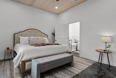 Image de Cross Mountain Bridal Cottage  | Romantic Tub, Walk-In Shower & Pond Views