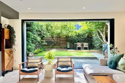 Image de Indoor-outdoor luxury, sunny, spacious, walk 2 everything Inner Mission Oasis