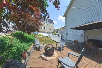 Image de Two King beds! Lots of off-street parking! Close to downtown! Pet friendly!