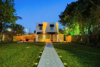 Image de Designer 1930s Miami Loft - Garden + Gated Parking - Unit #2