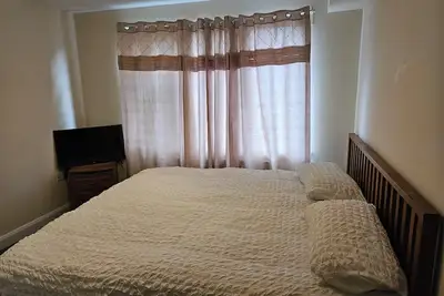 Image de Stunning 2-Bed Apt-FreeParking, Close to city