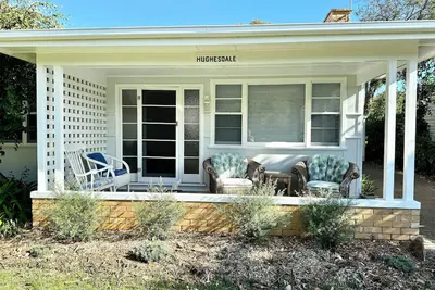 Image de Hamptons home, walk to beach and cafe, short drive to hotsprings, golf & wineries