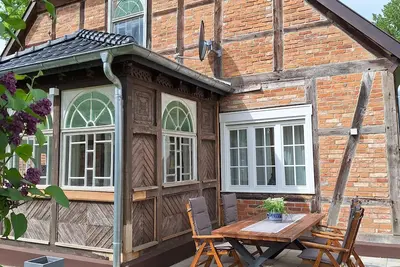 Historisches 5 Gutshaus am Fluss mit Panoramablick und Riesigem Grundstück