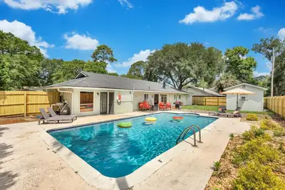 Image de Savannah Pool Home, Game Rm, Sleeps 8, Pet Frndly