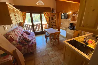 Image de Charmant duplex avec balcon, proche ski et navettes, parking, Wifi