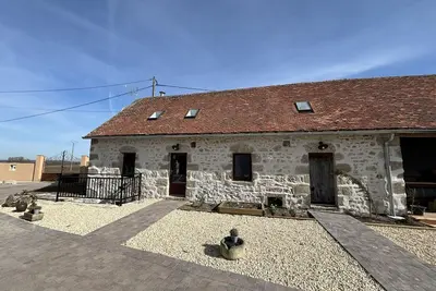 Image de Gîte avec Spa, Cheminée, Nature et Confort à Montaigu-le-Blin
