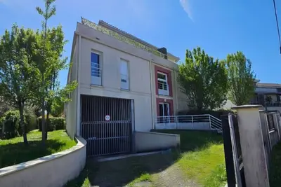 Image de Appartement Solaire Duplex Avec Terrasse en Bois