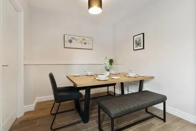 Image de Large family home near the Peak District and Sheffield Centre.