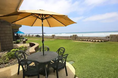 Image de D27 North Coast Village - Oceanfront, ground level cottage, Amazing Direct Ocean Views