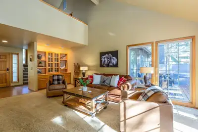 Image de Blue15 - Charming Home with Ac, Hot Tub, Bikes