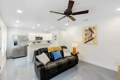 Image de Newly Built 2 Bedroom/ 1 Bathroom Duplex
