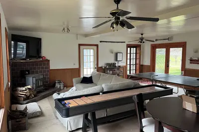 Image de 4 Bedroom House on the Mill River with Game Room - 10 Minutes from Okemo