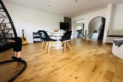 Image de Charmante Maison au Nord de Paris Avec Piscine Chauffée