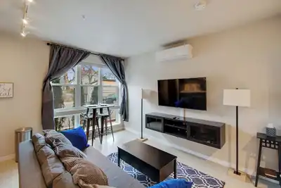 Image de Beautiful Uptown Studio@Super Fast WiFi@In-Unit W/D@Keurig + Coffee@Roku Tv