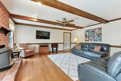 New Listing-Quiet 3 br retreat