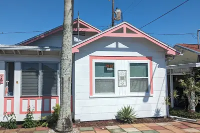 Image de River view cottage in historic Braden Castle 55+ community