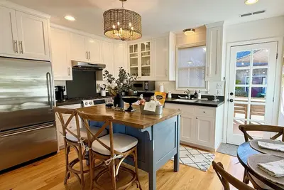 Image de Healdsburg Plaza Charmer w/ Hot Tub & Fire Pit