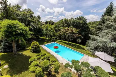 Image de 6 Bedroom Villa in arbonne