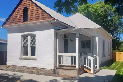 Image de 504 Historic Brickhouse off Main St. - 2 Blocks from Salmon River