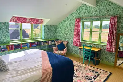 Image de Quirky and Unique Farm House; A Perfect Writers Retreat