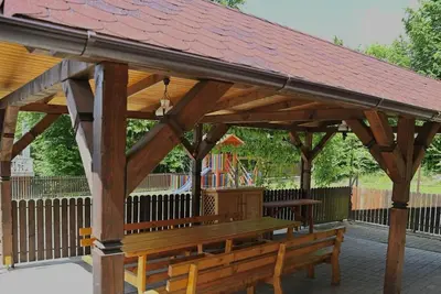 Image de Family-Friendly Retreat with Hot Tub and Draft Beer - 5 Mins from Bear's Lake!