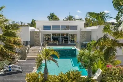 Image de V04 Casa Sayadena · 2-Level infinity pool villa with lush gardens