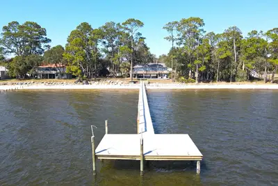 Image de New Listing! Compass Rose 2br\/2ba on the bay with dock!